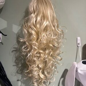 Elegant Blonde Curly Hair Extension